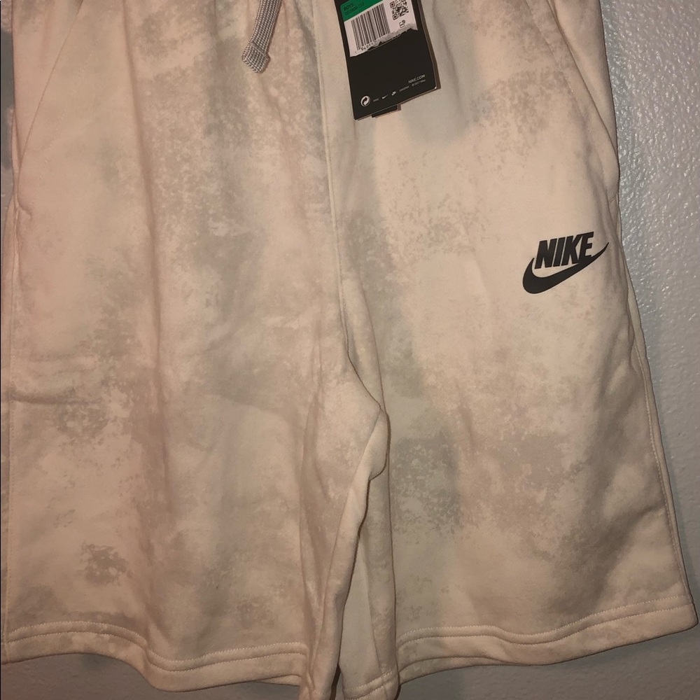 Nike Sportswear Magic Club
Big Kids' (Boys') Tie-Dye Shorts